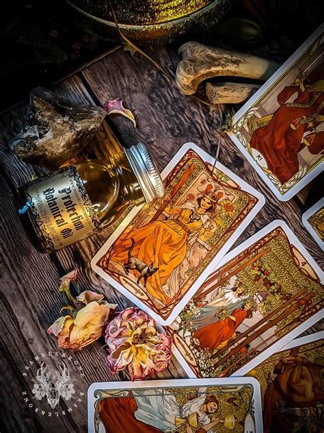 The Language of Symbols: Decoding the Hidden Meanings in Tarot and Divination Card Images